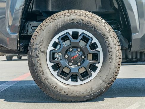 Certified 2025 Toyota Tacoma SR5 AWD/4WD image 11