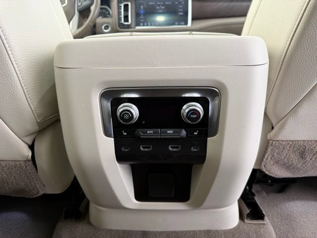 Used 2021 GMC Yukon Denali w/ Denali Ultimate Package AWD/4WD image 32