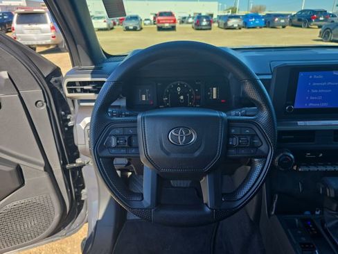 Used 2025 Toyota Tacoma SR5 AWD/4WD image 15