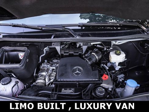 Used 2023 Mercedes-Benz Sprinter 2500 image 34