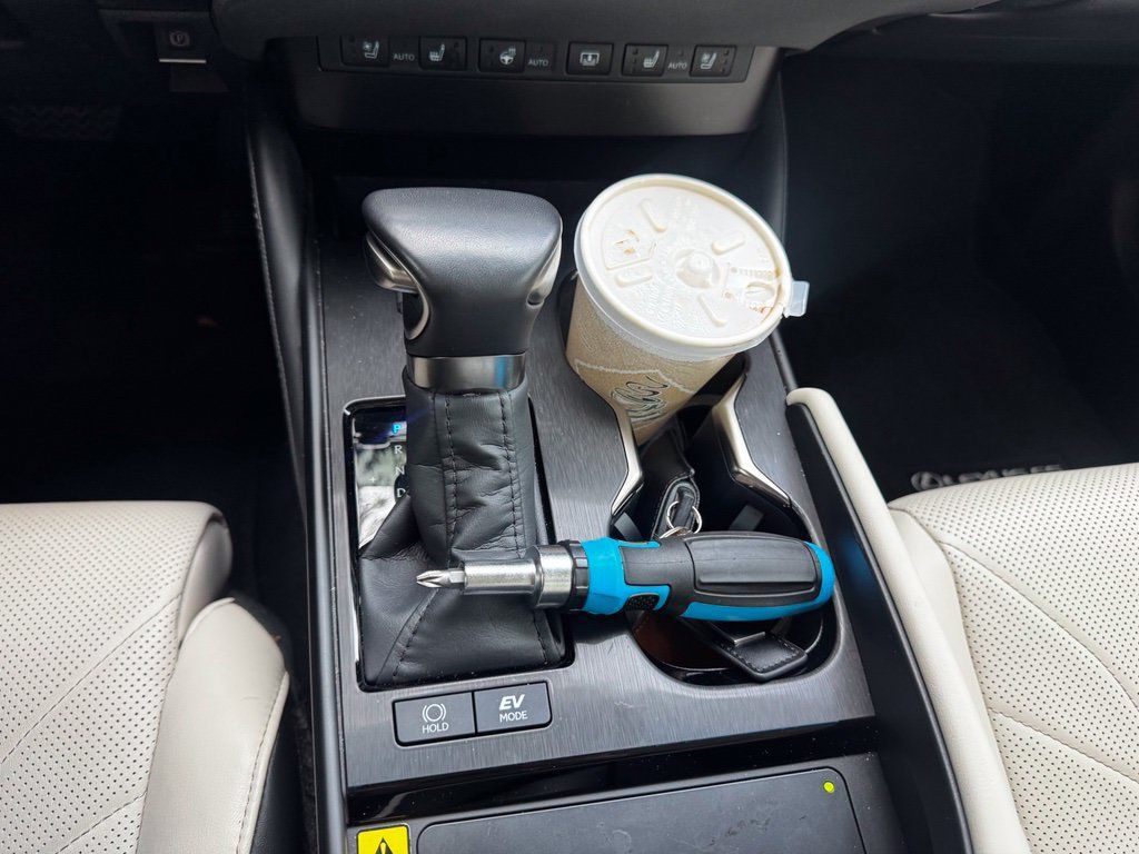 Certified 2025 Lexus ES 300h w/ Technology Package FWD image 18