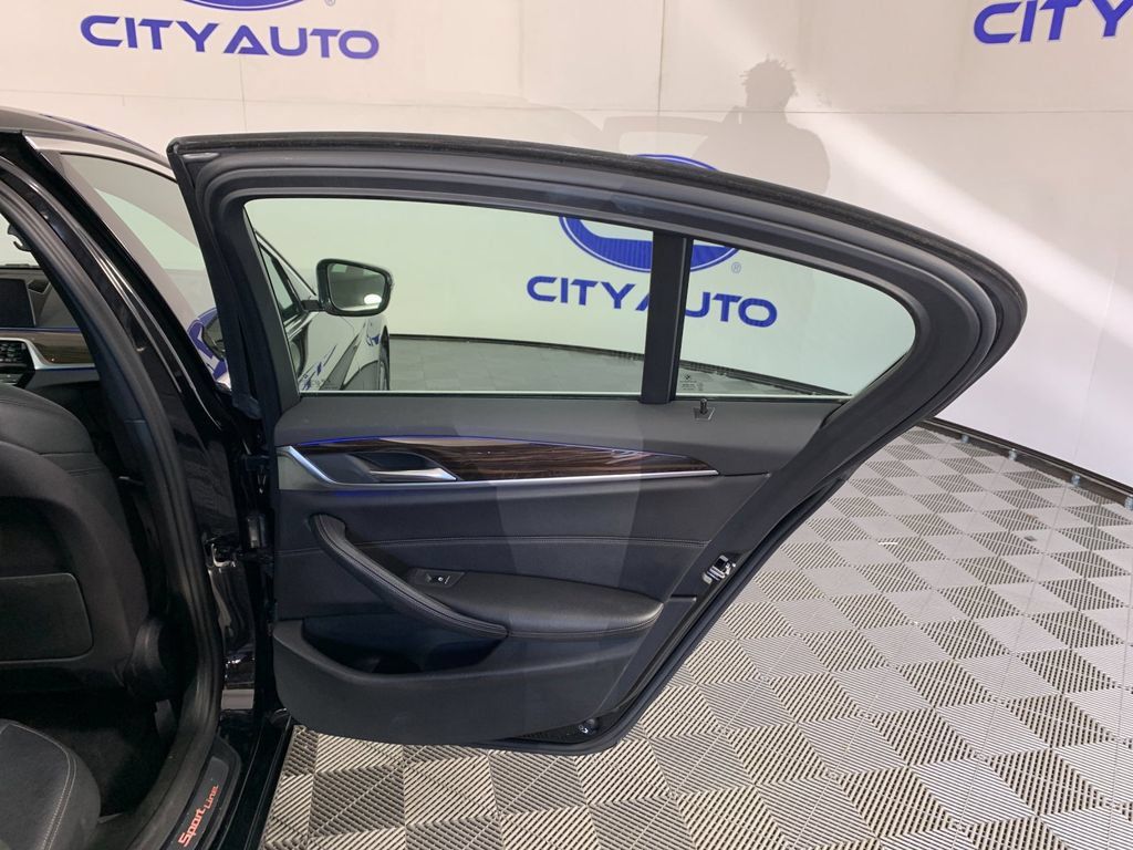 Used 2018 BMW 530i xDrive AWD/4WD image 35