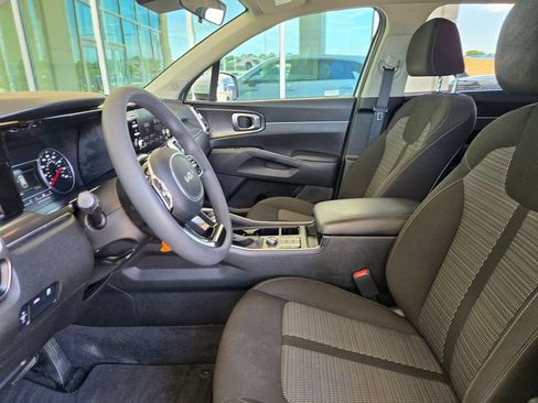 Used 2023 Kia Sorento LX AWD/4WD image 9