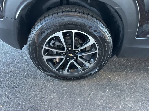 Used 2024 Chevrolet TrailBlazer LT w/ LT Cold Weather Package AWD/4WD image 11