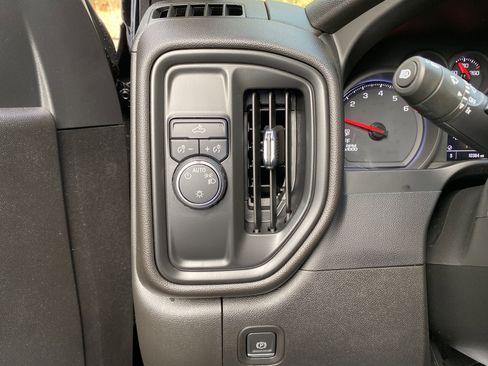 Used 2022 Chevrolet Silverado 1500 Custom image 18