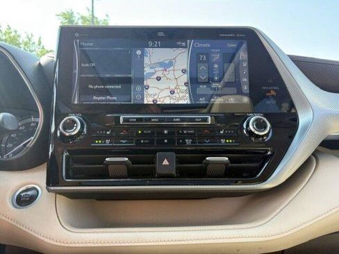 Certified 2021 Toyota Highlander Platinum AWD/4WD image 18