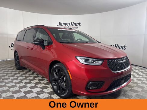 Used 2025 Chrysler Pacifica Limited FWD image 4
