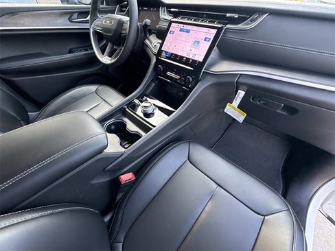 New 2025 Jeep Grand Cherokee Limited w/ Black Appearance Package image 14