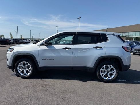 Used 2025 Jeep Compass Sport AWD/4WD image 9