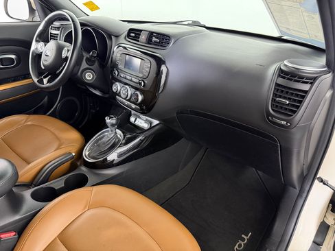 Used 2015 Kia Soul ! w/ Umber Package 1 FWD image 24