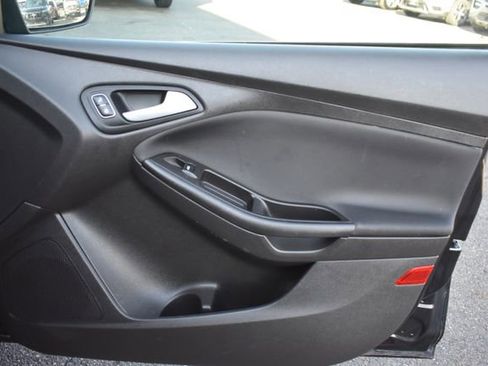Used 2017 Ford Focus SE image 35