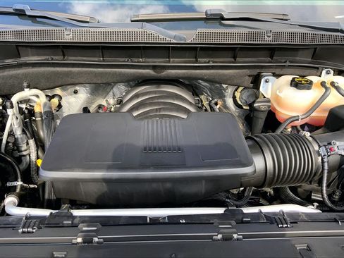 Used 2024 Chevrolet Suburban LT RWD image 31