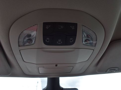 Used 2023 Chrysler Pacifica Touring-L FWD image 39
