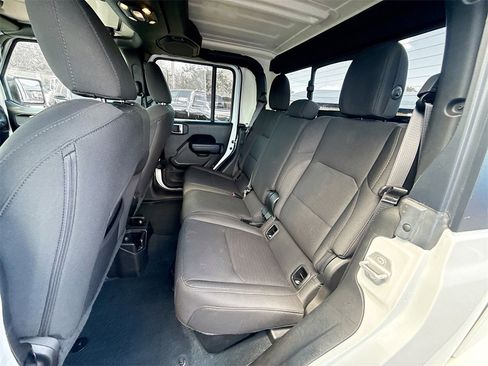 Used 2022 Jeep Gladiator Willys image 27