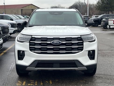 New 2026 Ford Explorer Active w/ Active Comfort Package image 2