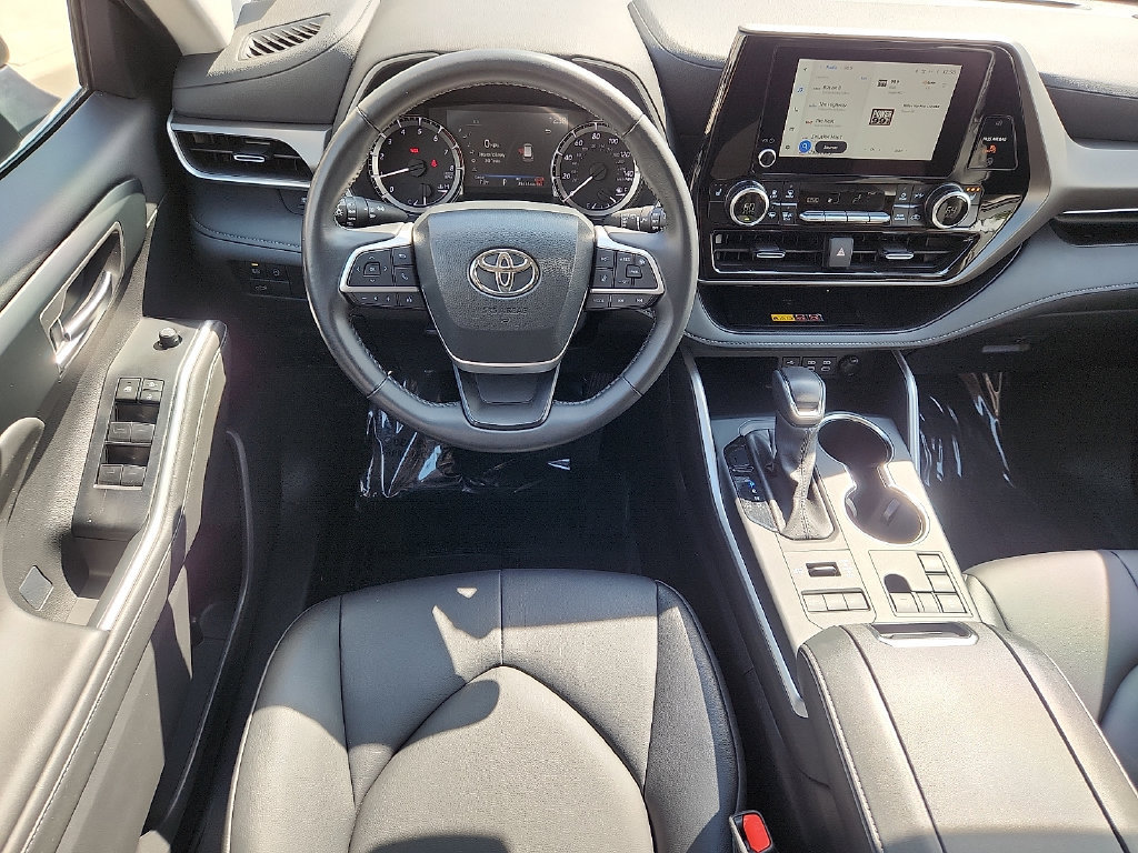 Certified 2025 Toyota Highlander XLE AWD/4WD image 13