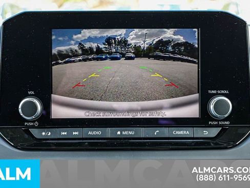 Used 2025 Nissan Pathfinder S image 40