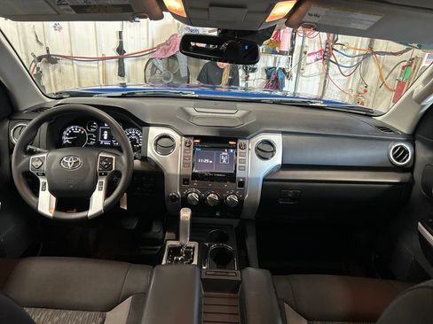 Certified 2018 Toyota Tundra SR5 w/ SR5 Upgrade Package AWD/4WD image 19