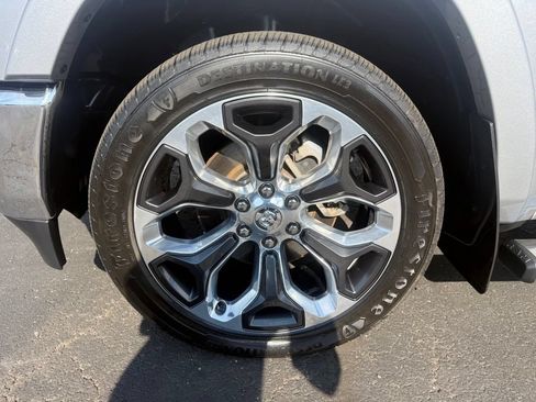 Used 2022 RAM 1500 Laramie AWD/4WD image 10