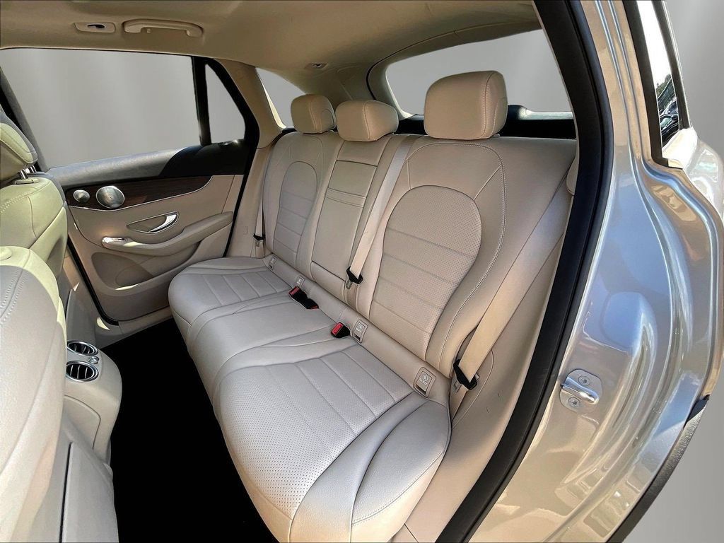 Used 2020 Mercedes-Benz GLC 300 image 23