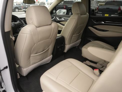 Used 2019 Buick Enclave Essence image 11