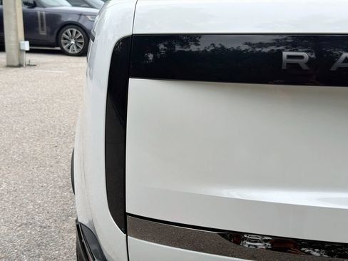 Used 2023 Land Rover Range Rover SV AWD/4WD image 10