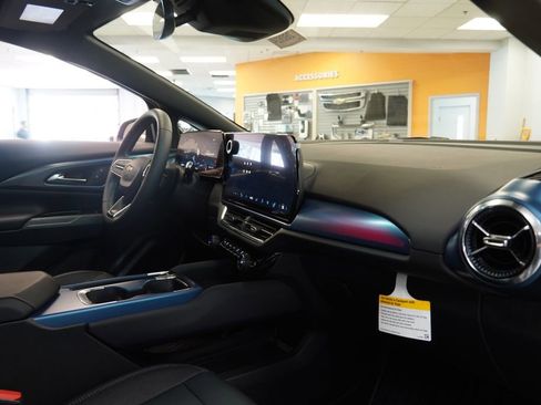 New 2026 Chevrolet Equinox EV LT FWD image 29