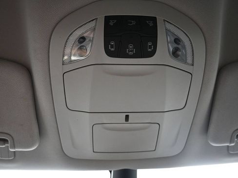 Used 2024 Chrysler Pacifica Limited FWD image 15