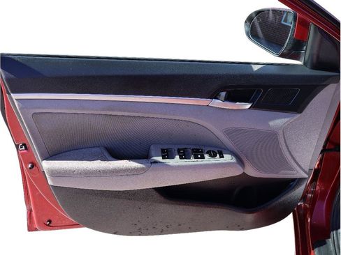 Used 2019 Hyundai Elantra SEL image 12