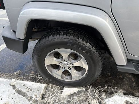 Used 2017 Jeep Wrangler Unlimited Sahara image 28