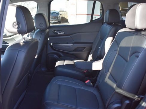 Used 2022 GMC Acadia SLT w/ Elevation Edition image 17