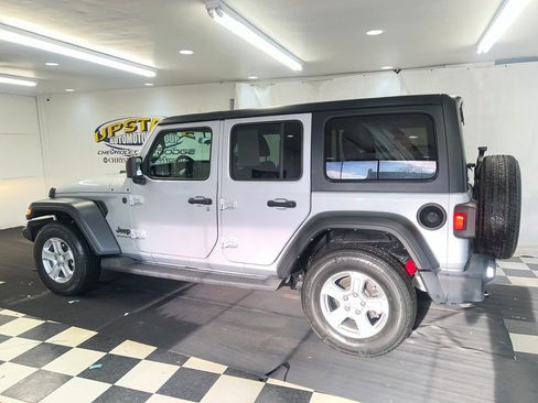 Used 2023 Jeep Wrangler Unlimited Sport AWD/4WD image 9