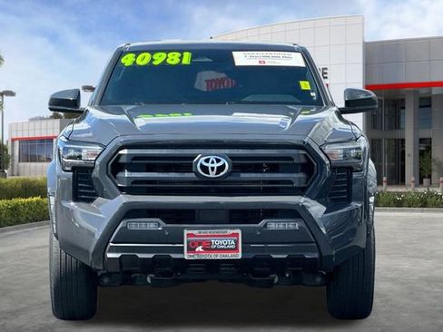 Certified 2025 Toyota Tacoma SR5 AWD/4WD image 11