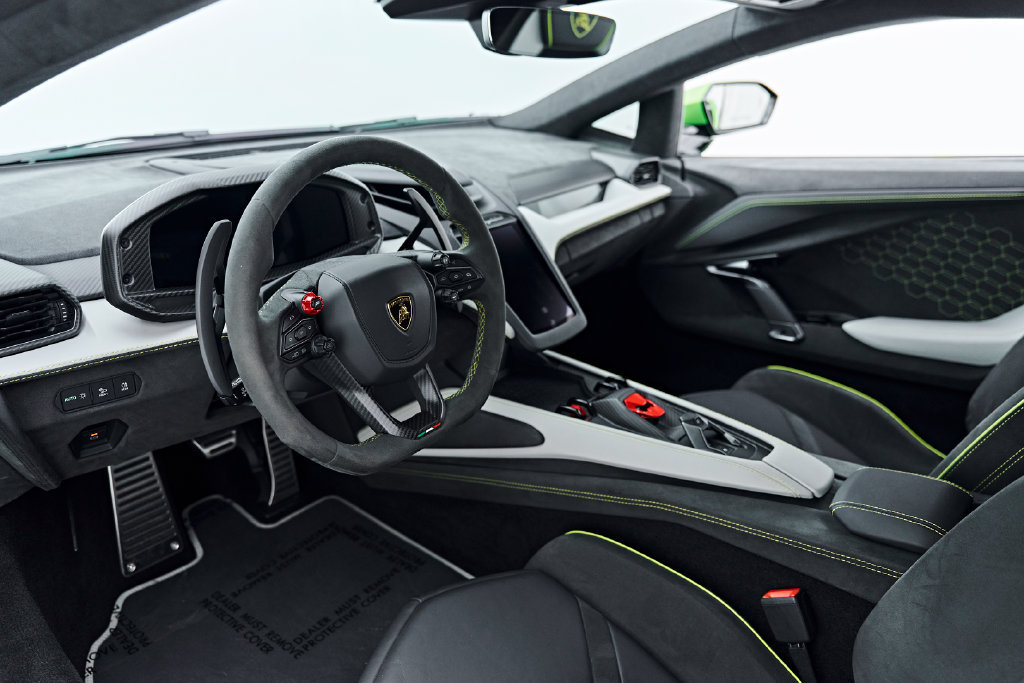 Used 2024 Lamborghini Revuelto AWD/4WD image 2
