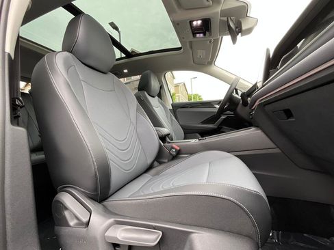 New 2026 Volkswagen Tiguan SE AWD/4WD image 12