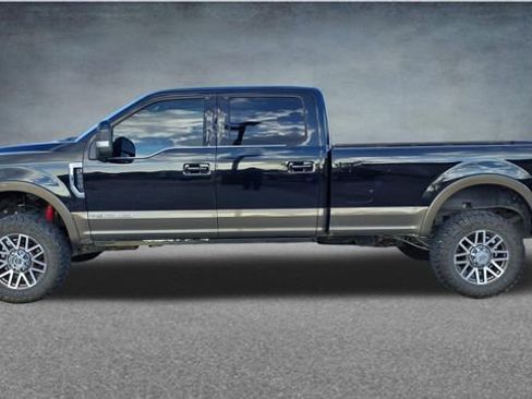 Used 2017 Ford F250 King Ranch w/ FX4 Off-Road Package AWD/4WD image 2