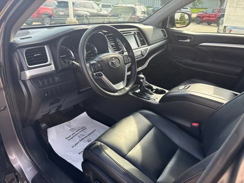 Certified 2016 Toyota Highlander XLE AWD/4WD image 8
