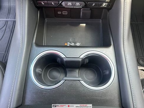 Used 2024 Chevrolet Tahoe Z71 w/ Luxury Package image 16