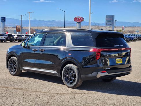 New 2026 Kia Carnival SX image 3