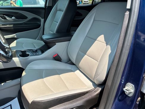 Used 2022 GMC Terrain SLT w/ Infotainment Package II FWD image 9