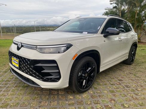 New 2026 Volkswagen Tiguan SE R-Line FWD image 21