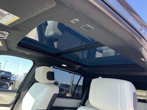 Used 2023 Toyota Sequoia Capstone AWD/4WD image 23