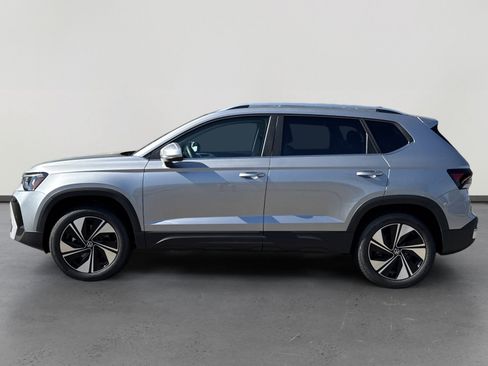 New 2026 Volkswagen Taos SE AWD/4WD image 3