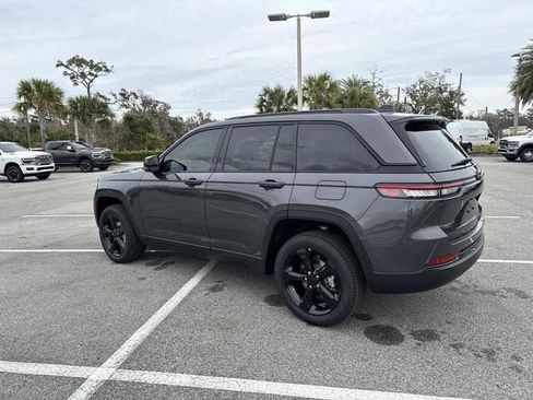 New 2025 Jeep Grand Cherokee Limited w/ Black Appearance Package image 5