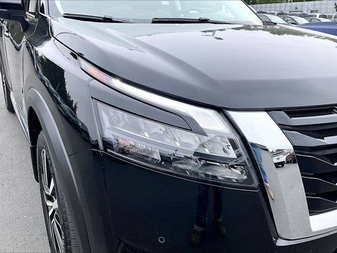 Used 2025 Nissan Pathfinder Platinum AWD/4WD image 32