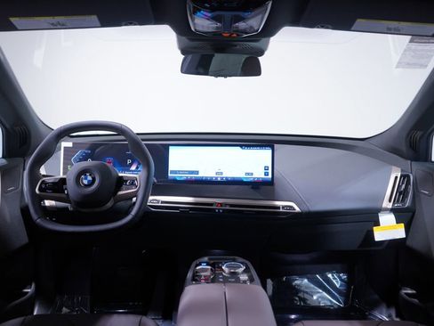 New 2026 BMW iX xDrive45 image 10