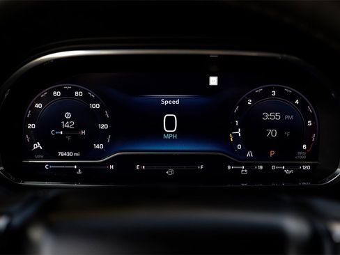 Used 2023 Chevrolet Suburban Premier image 15