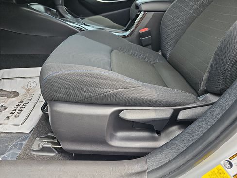 Used 2022 Toyota Corolla SE w/ Carpet Mat Package (TMS) FWD image 16