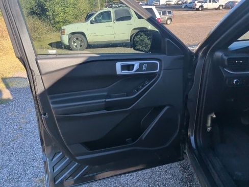 Used 2020 Ford Explorer XLT image 13