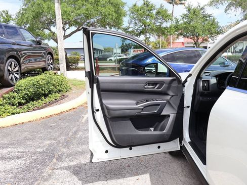 Used 2024 Nissan Pathfinder SL FWD image 24